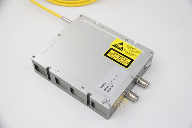 Module laser à diodes couplé à diodes couplées à fibre bleue de 450 nm à haute puissance pour soudure laser