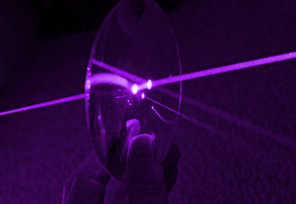 Image-Violet-Violet-Laser-Réflexion-Réfraction-Transmission-Optique-Lentille